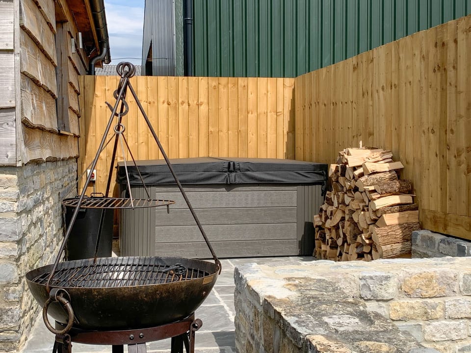 Hot tub | The Stables - Spring Gardens, Babcary, near Somerton