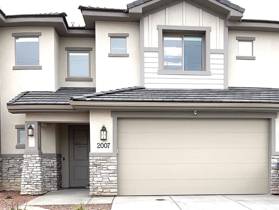 Nice sized garage to keep your car safe. 