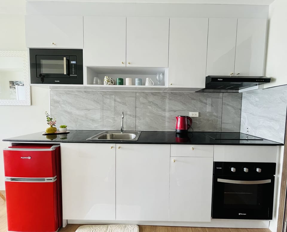 Apartment | Private kitchen | Fridge, microwave, oven, stovetop