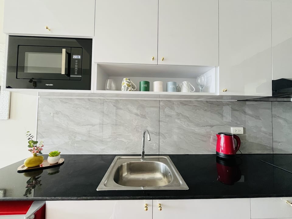 Apartment | Private kitchen | Fridge, microwave, oven, stovetop