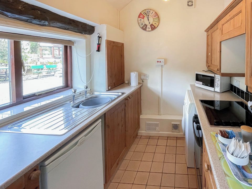 Kitchen | Stable Cottage - Broomyshaw Farm, Leek