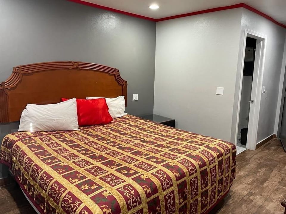 Standard Room | Free WiFi, bed sheets
