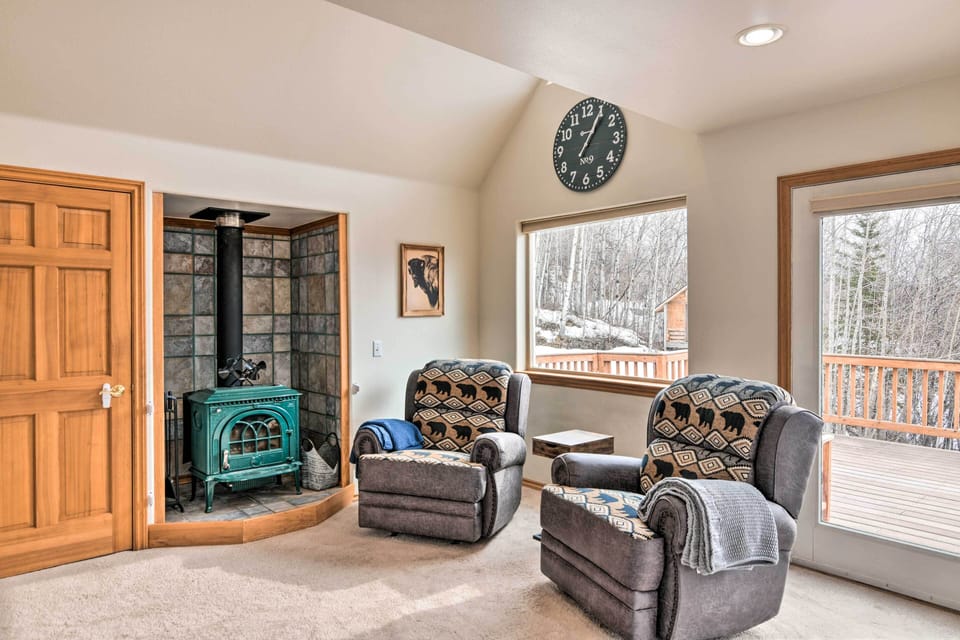 Living Room | Wood-Burning Stove (Decorative Only)