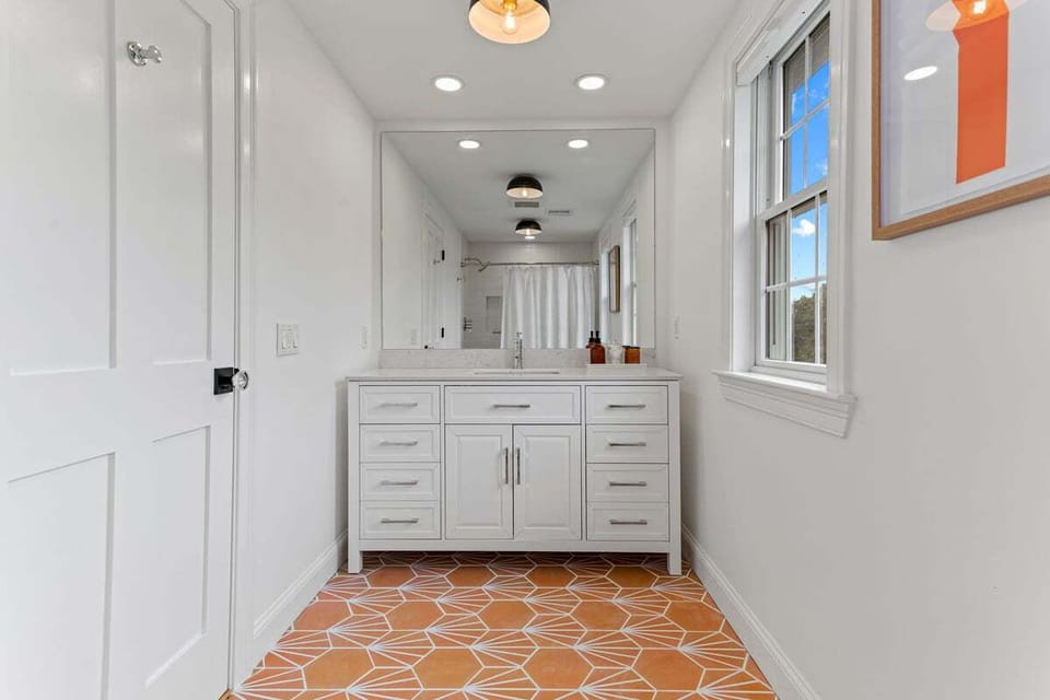 Upstairs shared bath.