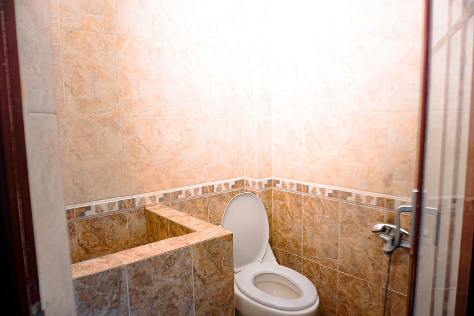 Shower, free toiletries, slippers, towels