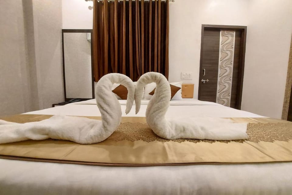 Premium Room | Desk, WiFi (free), bed sheets
