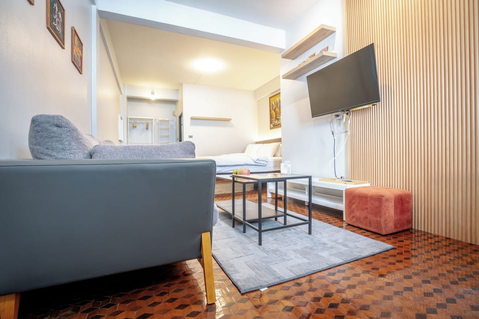 Deluxe Studio | Desk, WiFi (free), bed sheets