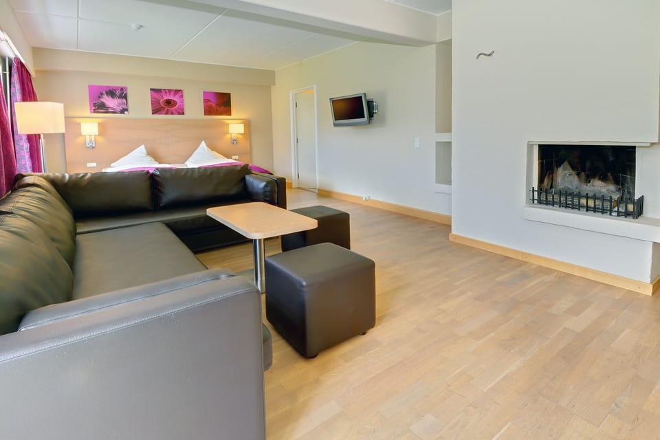 Junior Suite | Iron/ironing board, free cribs/infant beds, free WiFi, bed sheets