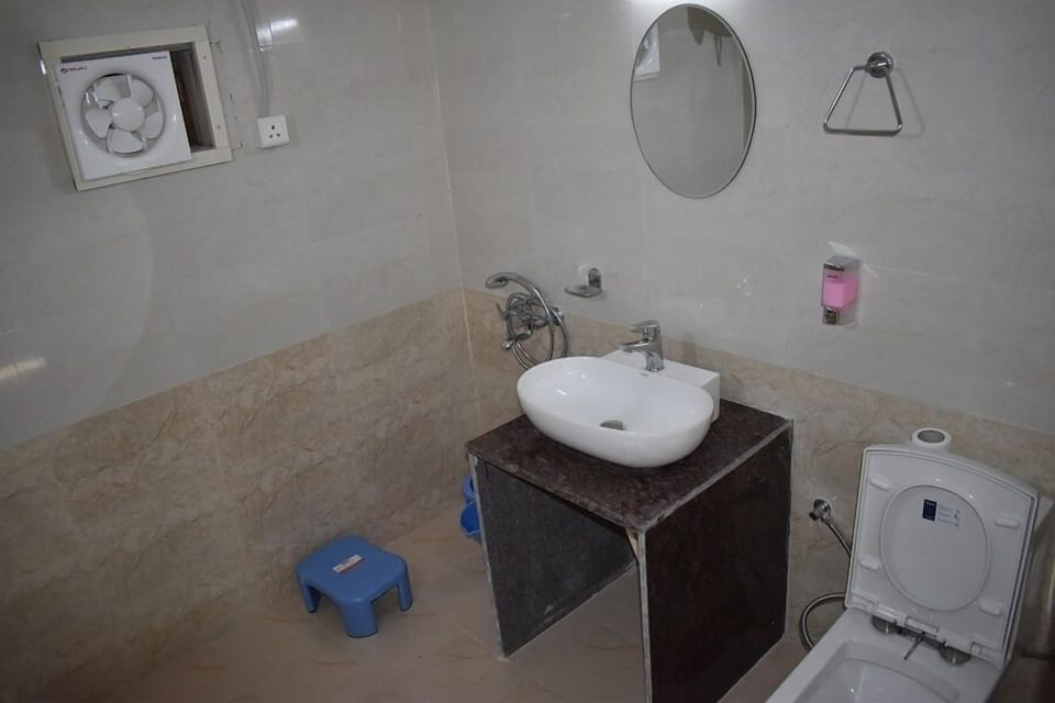 Luxury Swiss Cottage Tents | Bathroom