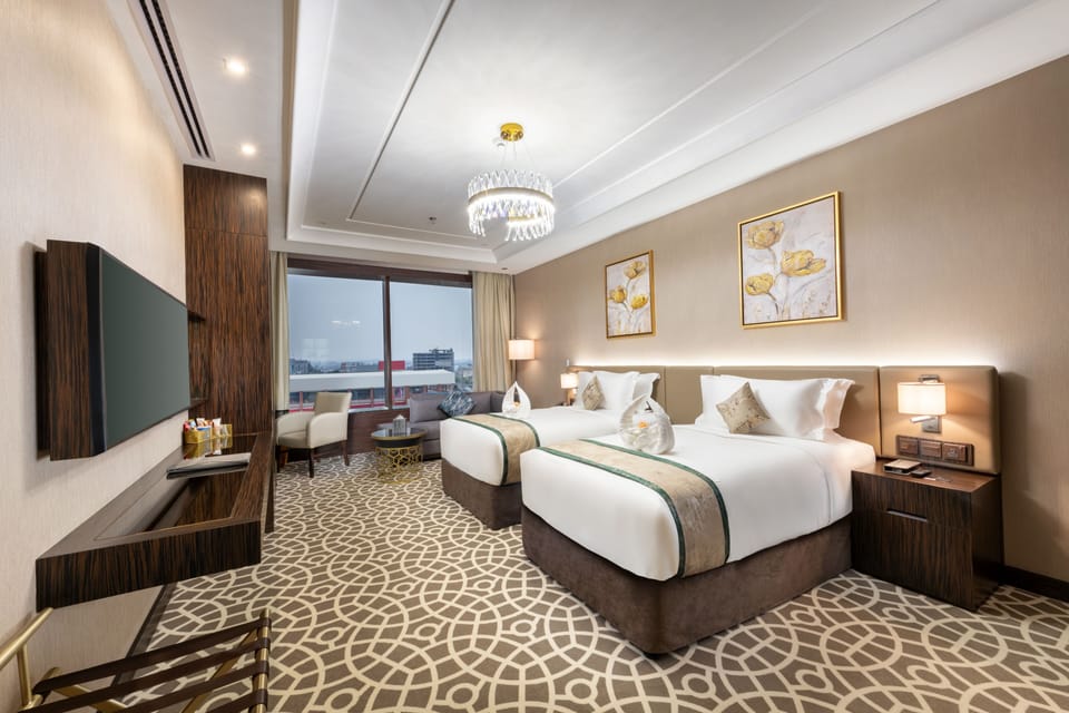 Deluxe twin room | Down comforters, individually decorated, individually furnished, desk
