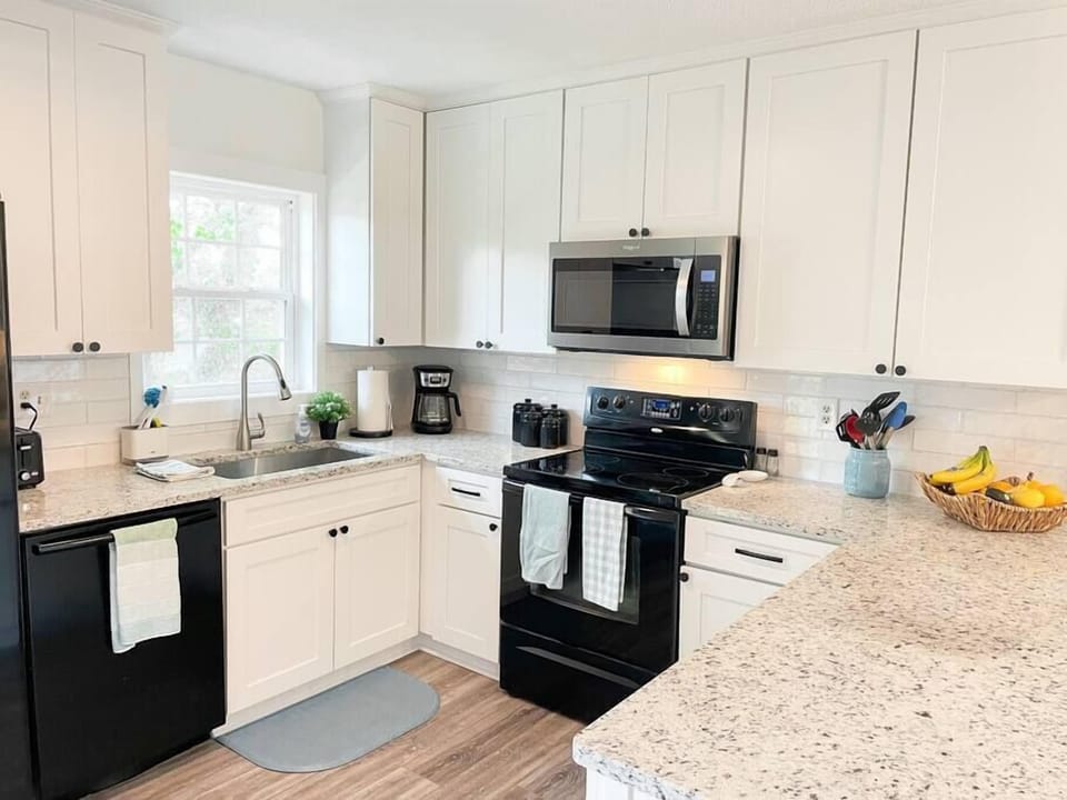 Main floor fully functioning kitchen with dishwasher and other appliances. (2)