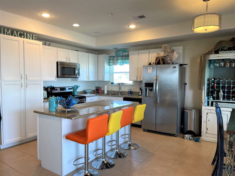 Room to move around for cooking and those that just like to watch