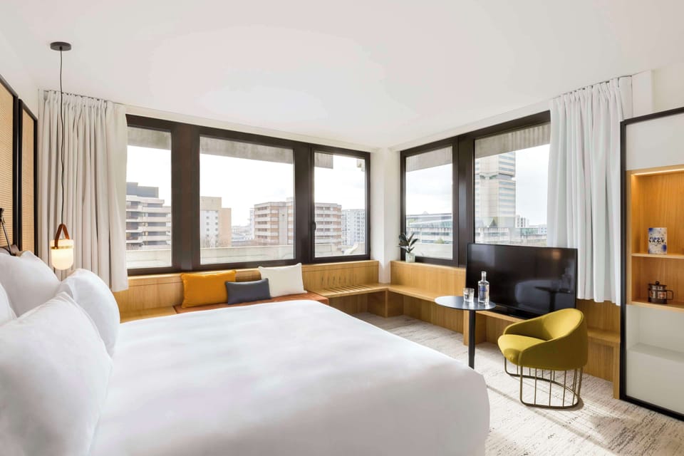 Premium bedding, in-room safe, individually decorated