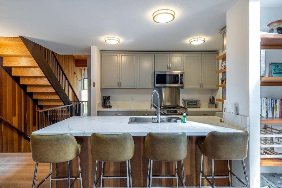 Bar/Kitchen