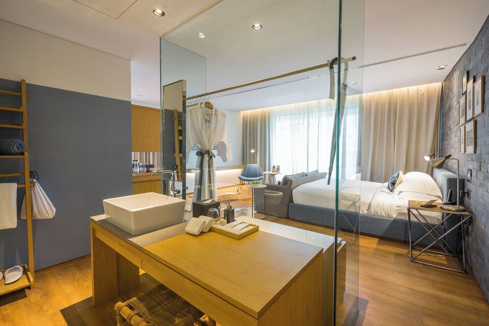 Premier Suite with Jacuzzi and Terrace | Premium bedding, Tempur-Pedic beds, in-room safe, laptop workspace