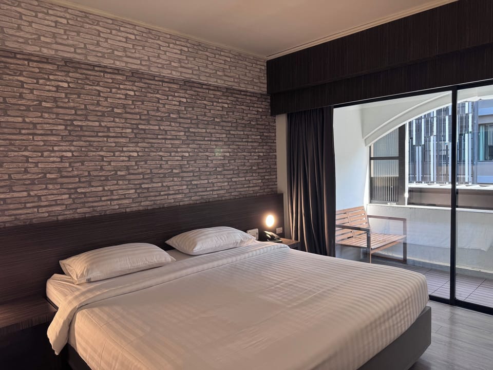 Superior Double Room Balcony | Minibar, in-room safe, desk, blackout drapes