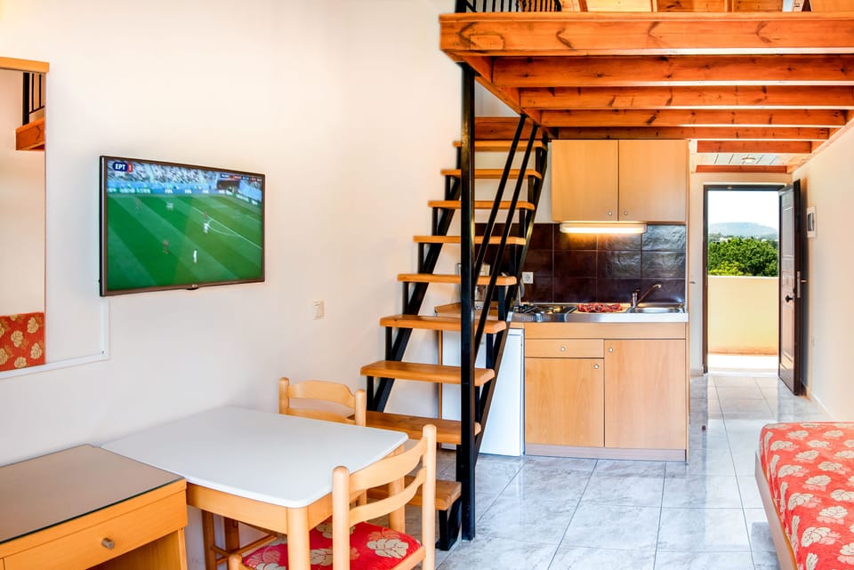 Duplex Maisonette | Private kitchenette | Fridge, coffee/tea maker, electric kettle