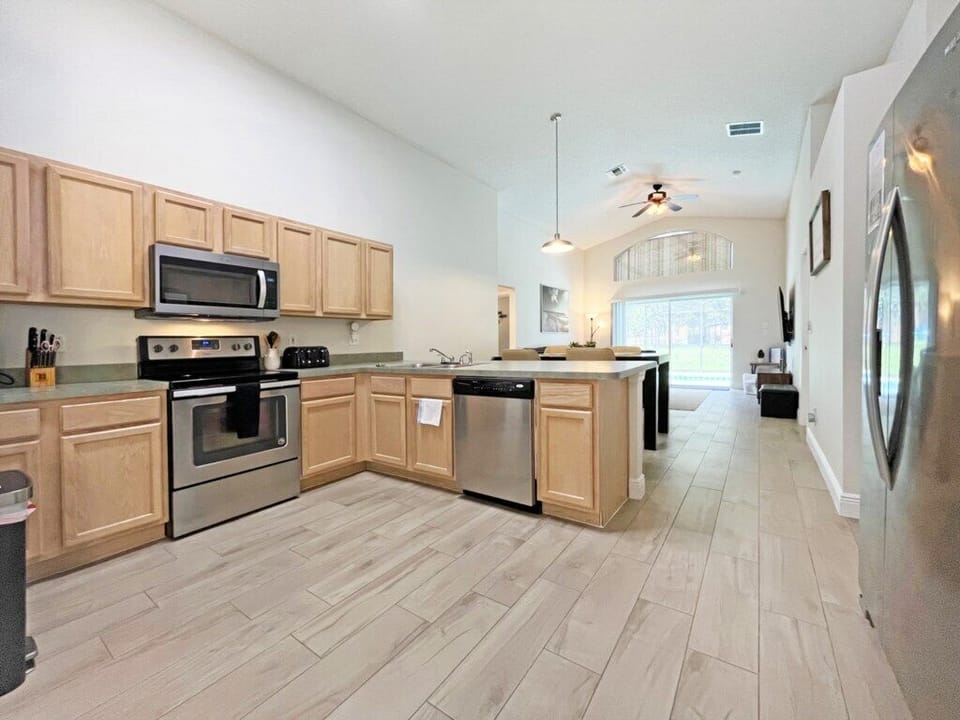 6-Kitchen.jpg