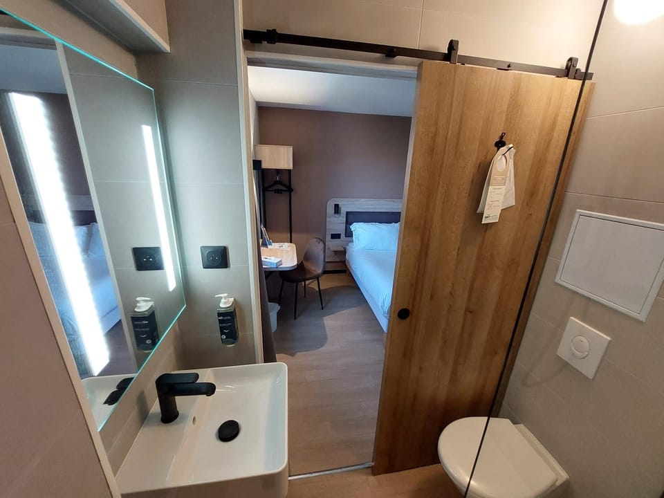 Premium bedding, in-room safe, desk, soundproofing