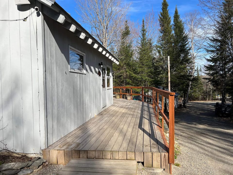 2 bedroom private custom built home with loft. House in Jackman