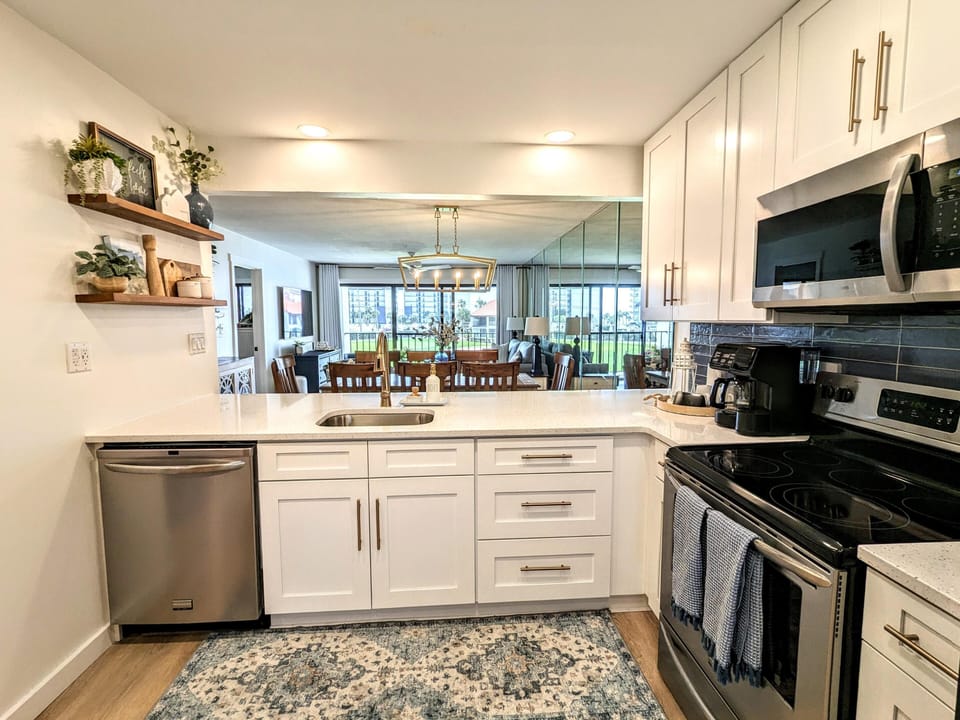 NEW: Quartz Countertops, Cabinets &amp; Appliances