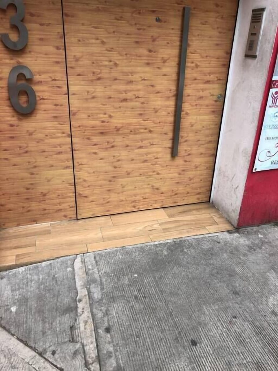 Wheelchair accesible entrance (2)