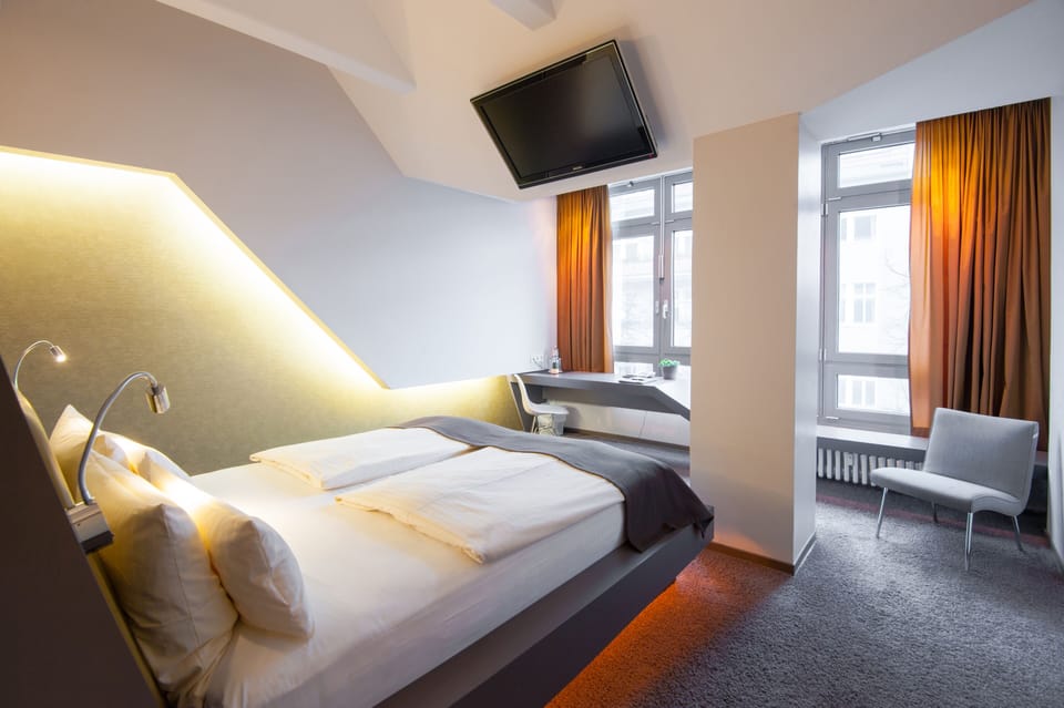 Deluxe Double Room | Hypo-allergenic bedding, in-room safe, desk, blackout drapes