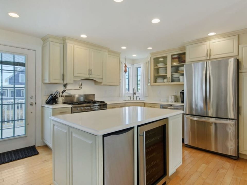 Hardwood floor kitchen with updated appliances and all the bells and whistles
