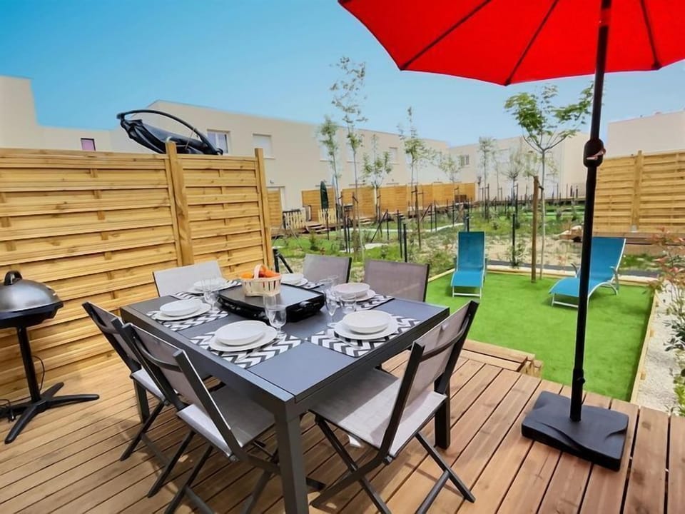 Enjoy meals outside!