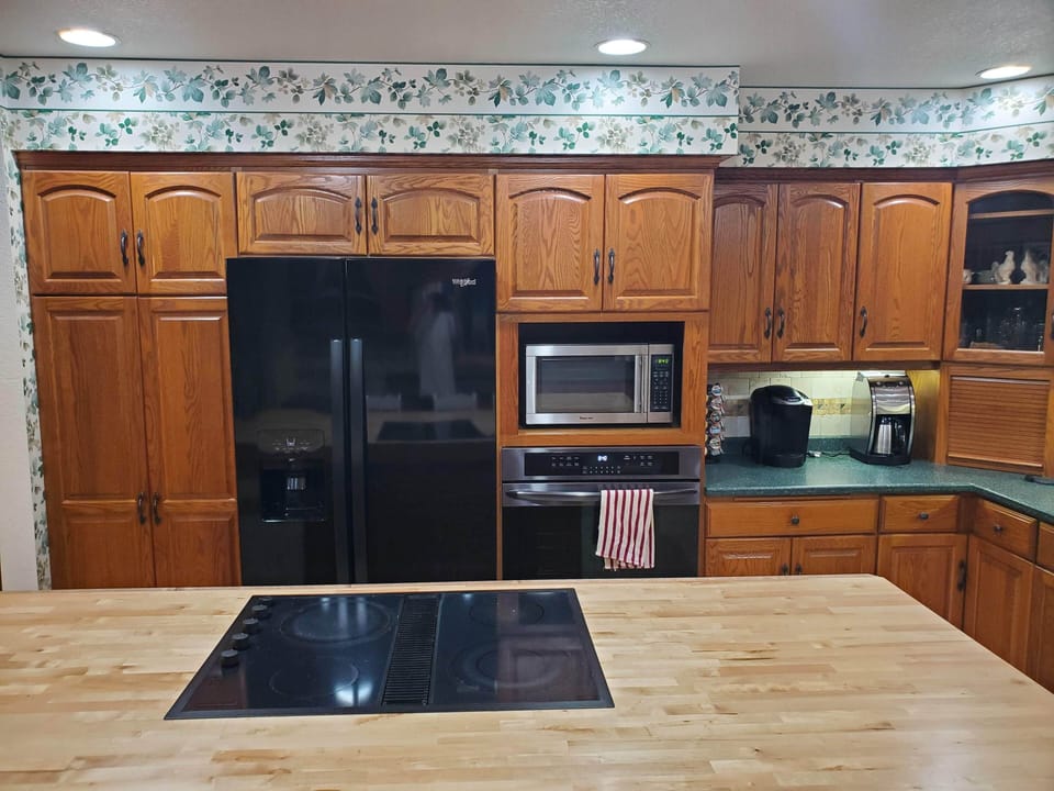 Refrigerator, microwave, stove and cooktop