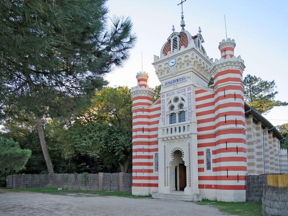 Sky, Building, Plant, Urban Design, Tower Block, Condominium, Real Estate, City, Facade, Commercial Building