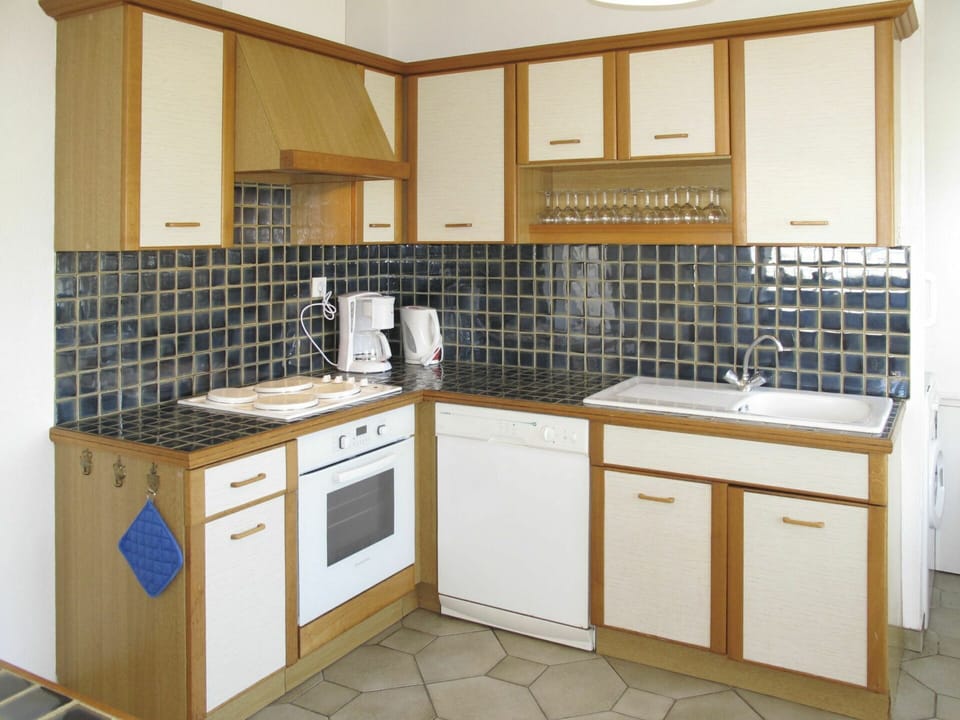 Cabinetry, Kitchen Sink, Countertop, Sink, Property, Furniture, Building, Kitchen Stove, Kitchen, Interior Design