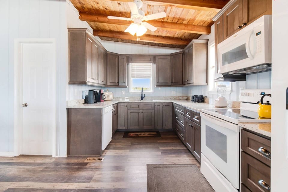 Open kithcen with everything needed to make your favorite meals