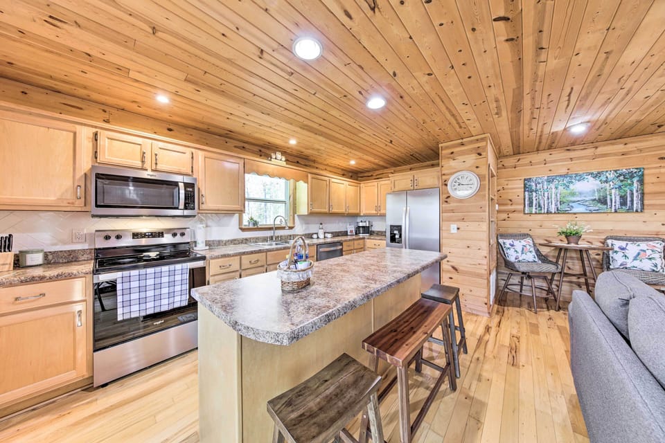 Kitchen | Fully Equipped w/ Cooking Basics