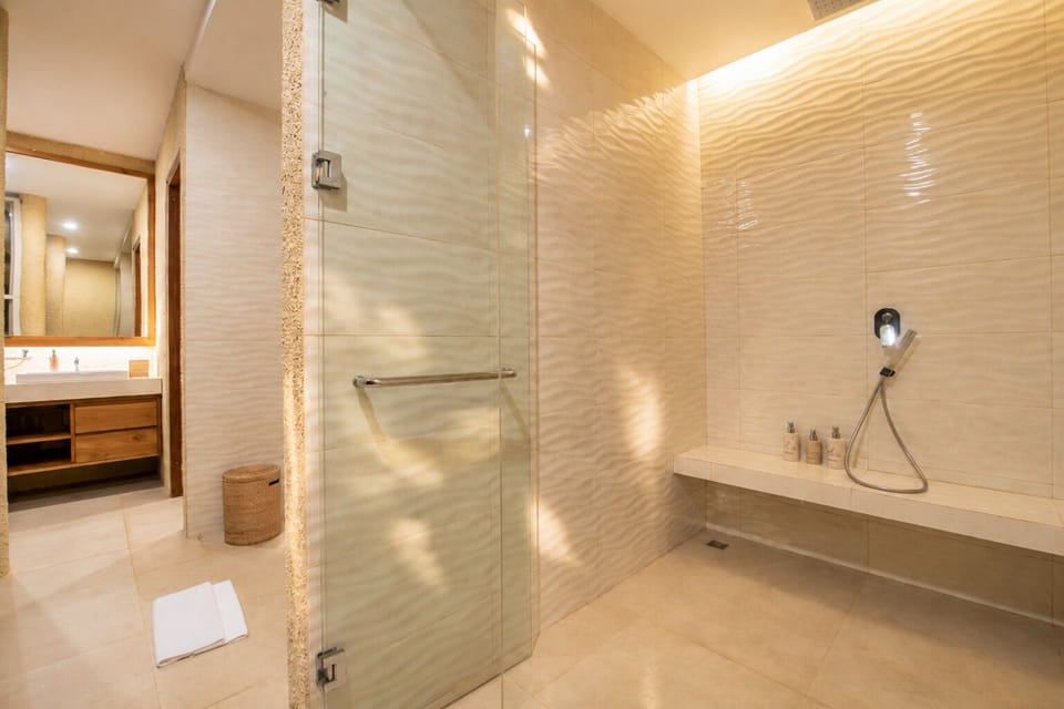 Luxury Glamping with Bathtub | Bathroom | Shower, bathrobes, slippers, bidet