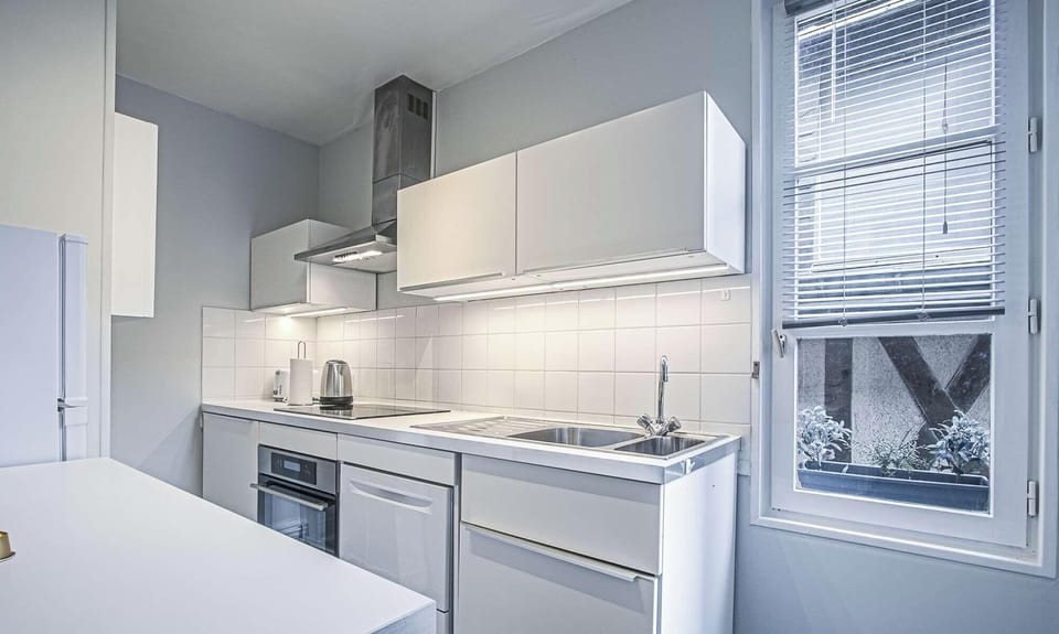 Duplex Le Perroquet - Separate kitchen (Microwave, Induction stove, Extractor hood, Dishwasher, Fridge-freezer, Sink, Storage, Nespresso coffee machine, Kettle, Toaster, Dishes, plates, Glasses, Cutlery, Utensils, etc...)