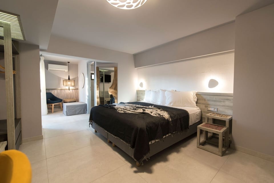 Standard Triple Room | Hypo-allergenic bedding, desk, laptop workspace, iron/ironing board