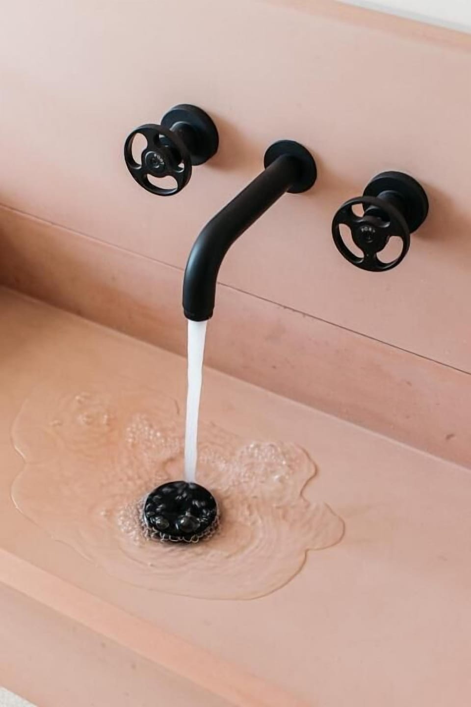Shower, rainfall showerhead, free toiletries, hair dryer