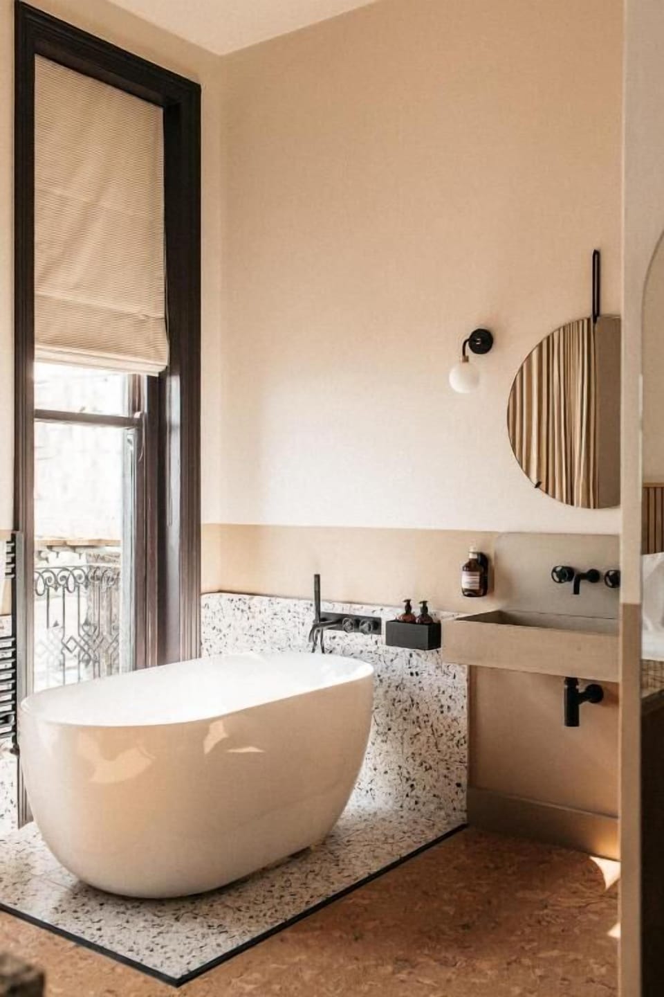 Luxury Double Room, Bathtub, Sea View | Bathroom | Shower, rainfall showerhead, free toiletries, hair dryer