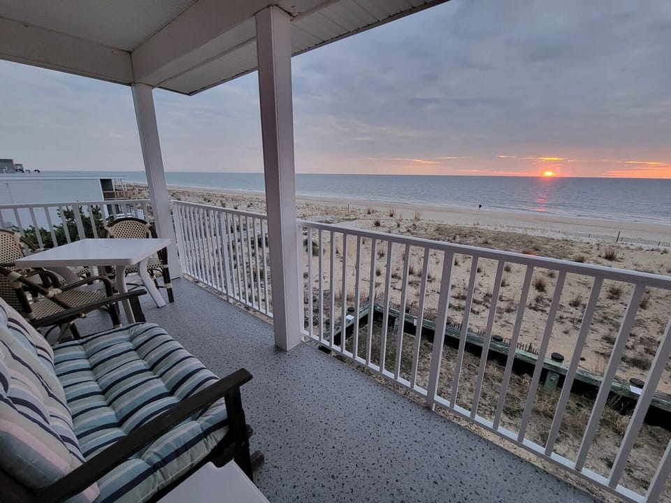 Ahh Sunrise over the Ocean!