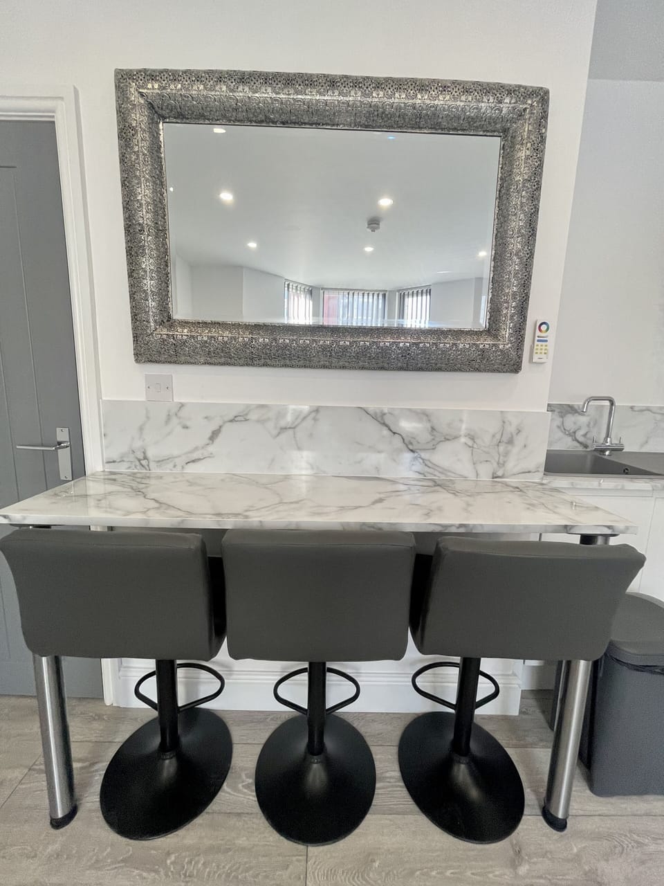 Superior Suite, Private Bathroom (Spa Bath) | Private kitchen