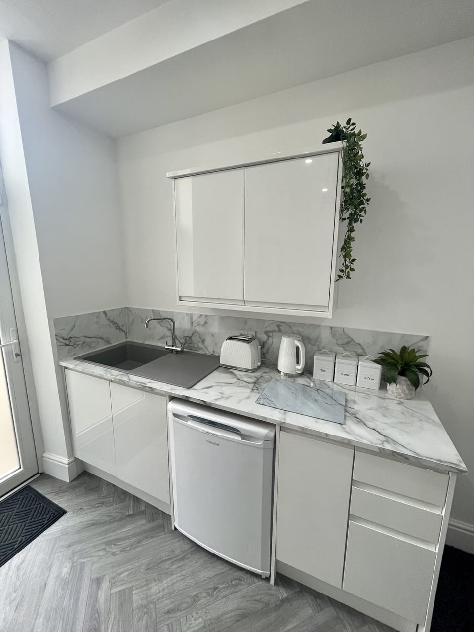 Deluxe Suite, Private Bathroom, Garden View (HOT TUB & spa bath ) | Private kitchen