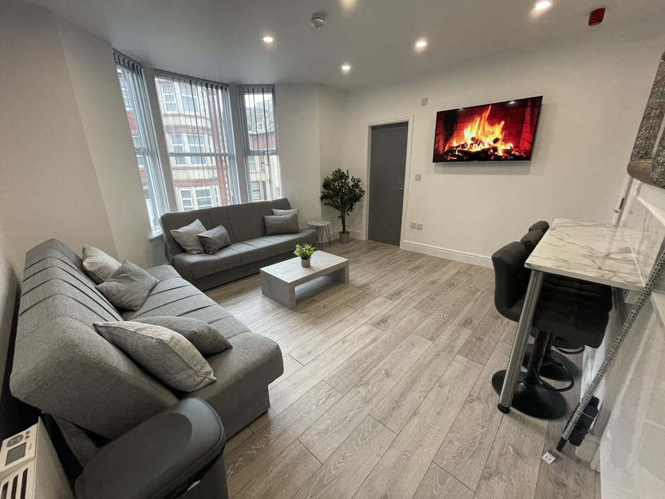 Superior Suite, Private Bathroom (Spa Bath) | Lounge