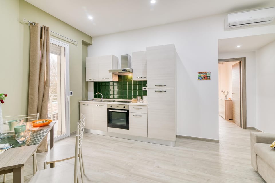 Family Apartment, 1 Bedroom, Balcony, Sea Facing (Eclisse House Few Steps From The Sea) | Private kitchen