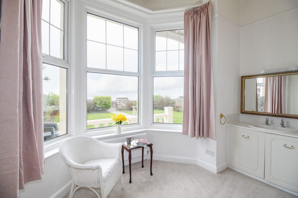 Cottage | 2 bedrooms, individually decorated, individually furnished, free WiFi