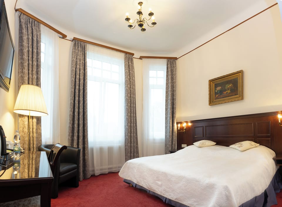 Double Room | Premium bedding, in-room safe, desk, blackout drapes