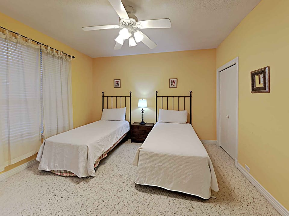 Third Bedroom - (2) Twins
