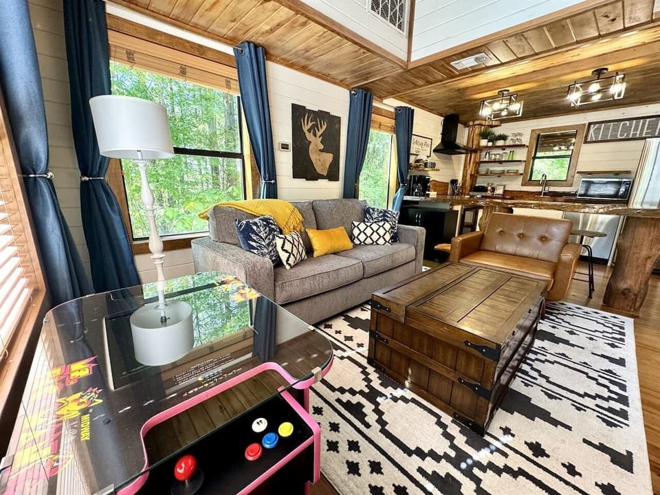 Open floor plan makes it easy to stay connected with the person(s) you came with.