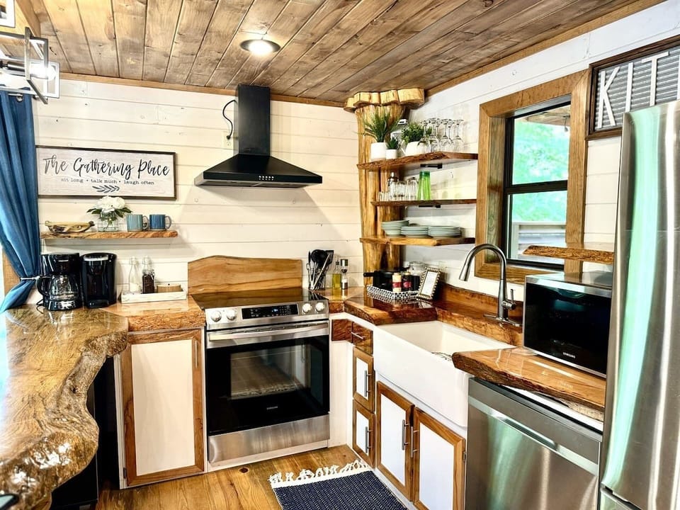 Equipped kitchen makes prepping and cooking a meal a breeze. 