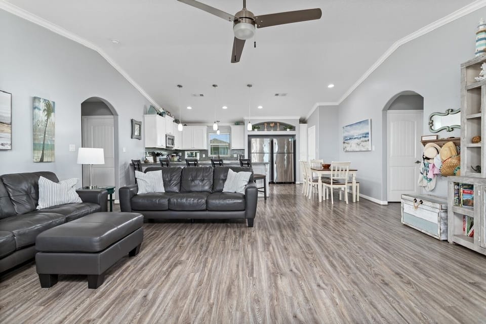House, 4 Bedrooms | Living area | Smart TV, streaming services
